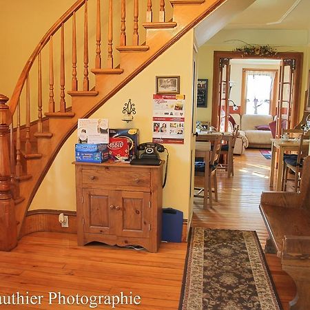 Ici Et Maintenant Bed and Breakfast Magog Exteriör bild