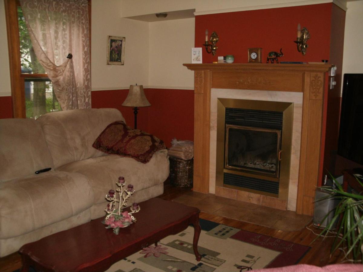 Ici Et Maintenant Bed and Breakfast Magog Exteriör bild