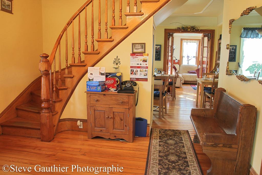 Ici Et Maintenant Bed and Breakfast Magog Exteriör bild