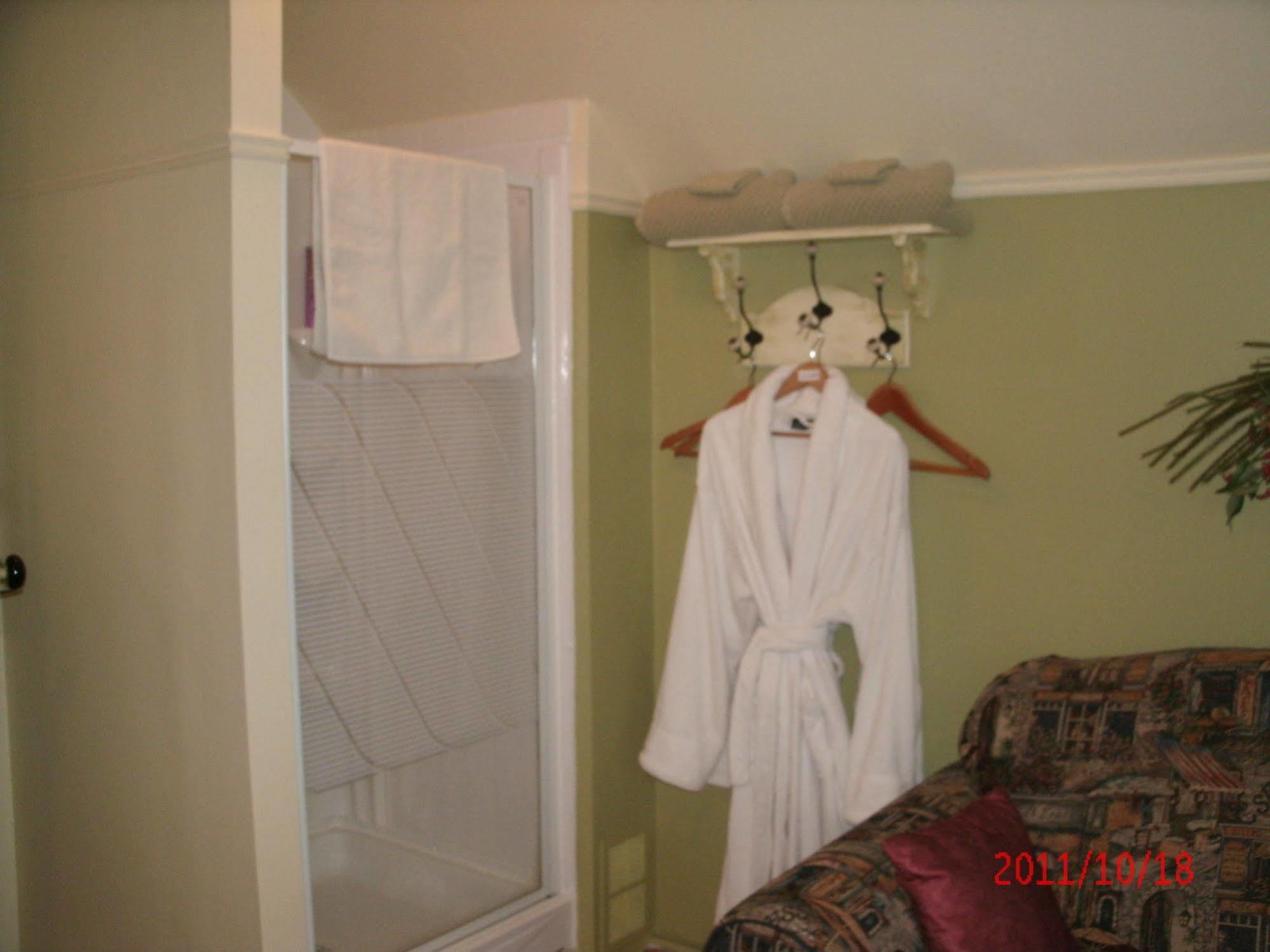 Ici Et Maintenant Bed and Breakfast Magog Exteriör bild